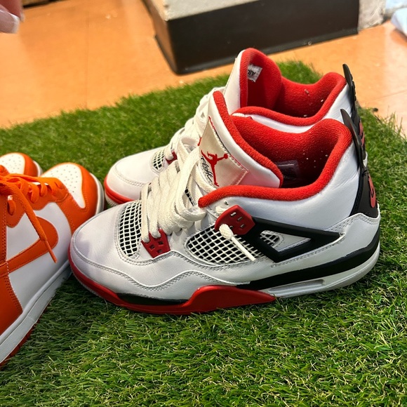 Retro 4s - Picture 3 of 5